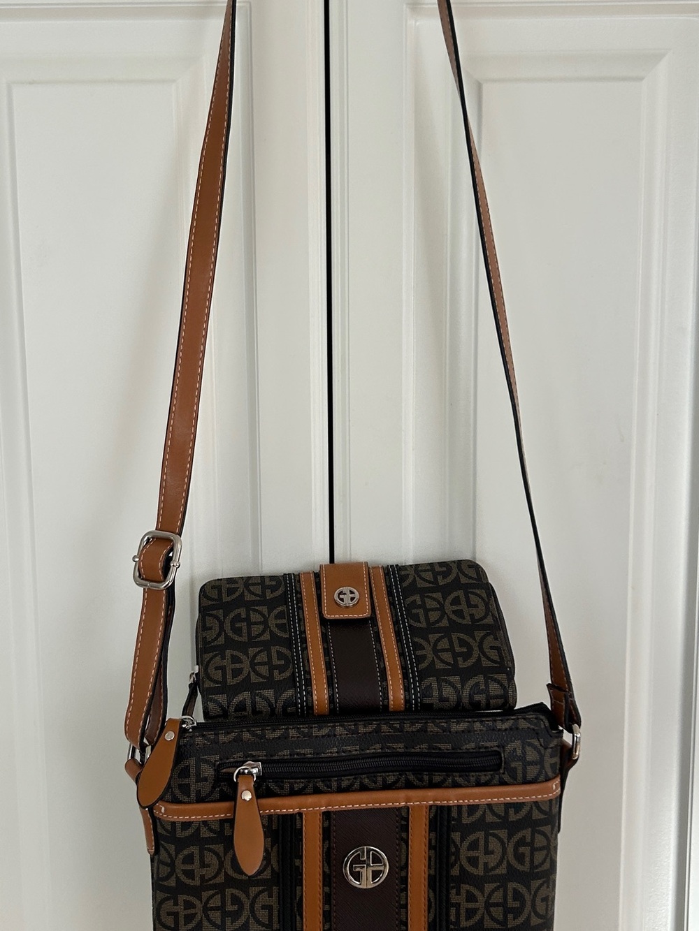 Gianni Bernini Brown Logo-Pattern Crossbody Bag and wallet with Tan Trim